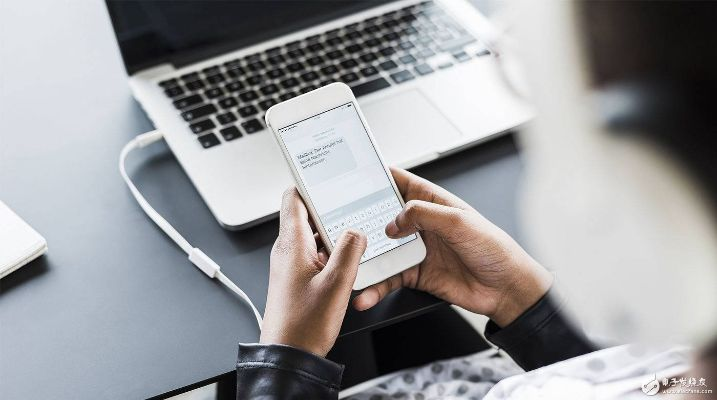 随着科技的不断发展，移动办公已经成为现代职场人士不可或缺的一部分。在手机和电脑上协同工作的软件组合，能够帮助用户实现无缝衔接，满足移动办公的需求。本文将为您推荐3-5款优秀的协同工作软件组合，并解析它们如何通过云同步实现高效移动办公，同时多次融入下载6合宝典老版本等相关关键词。